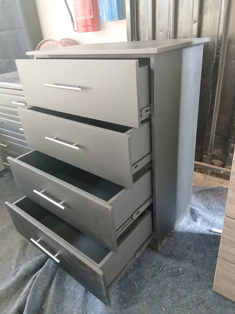 Chest of drawers
