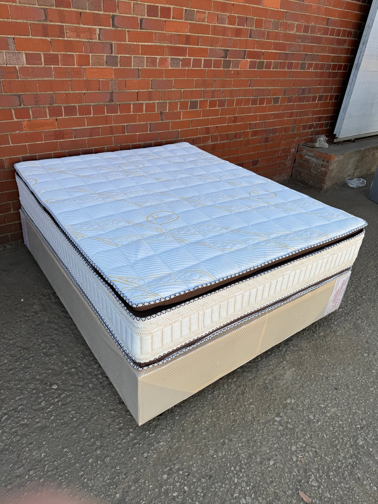 queen pocket spring bed