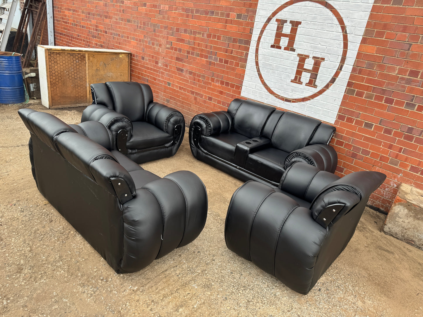 BLACK LEATHERRATE ELEPHANT SOFA WITH CUP HOLDER