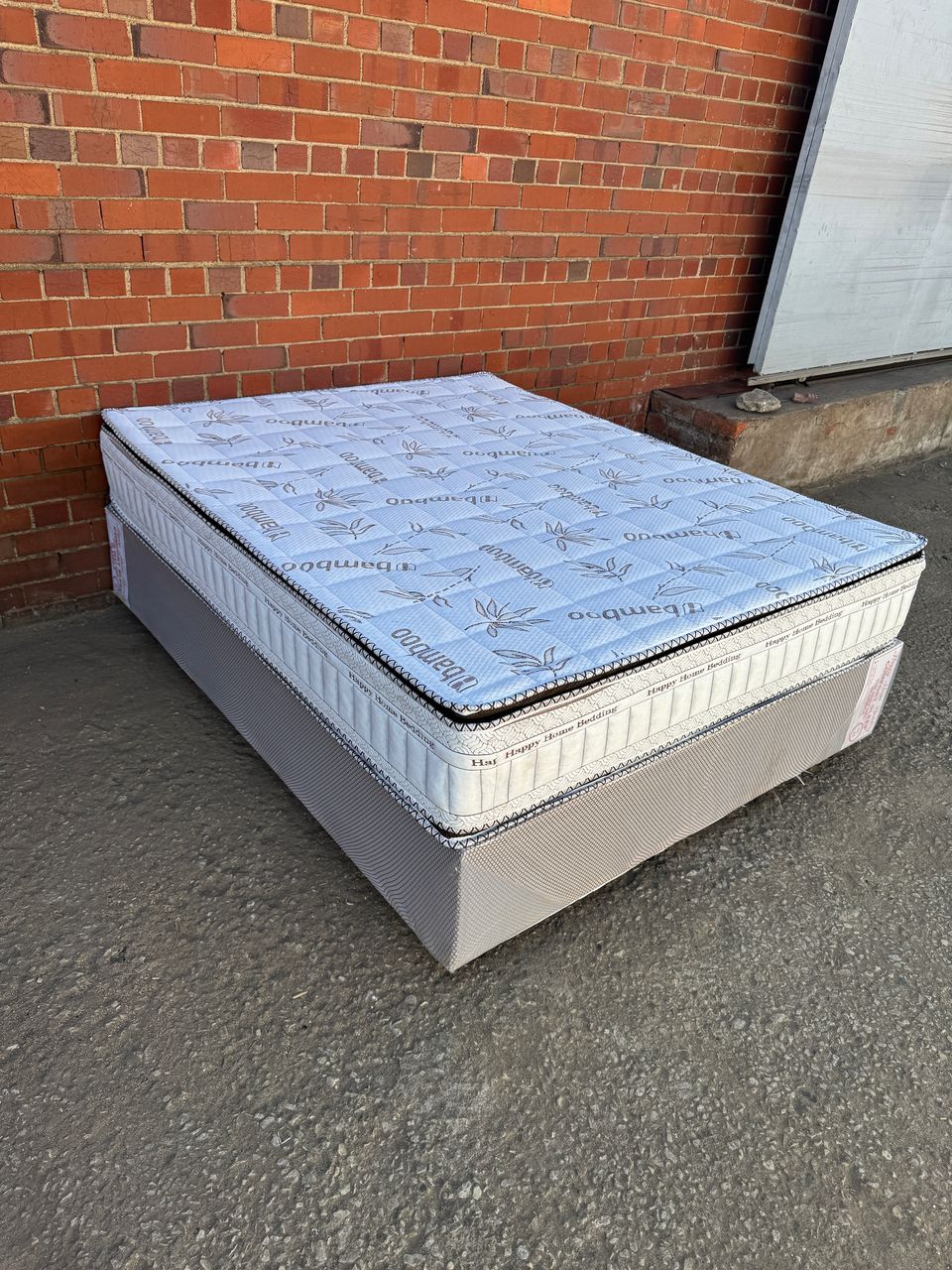 Double bamboo pillow top spring bed