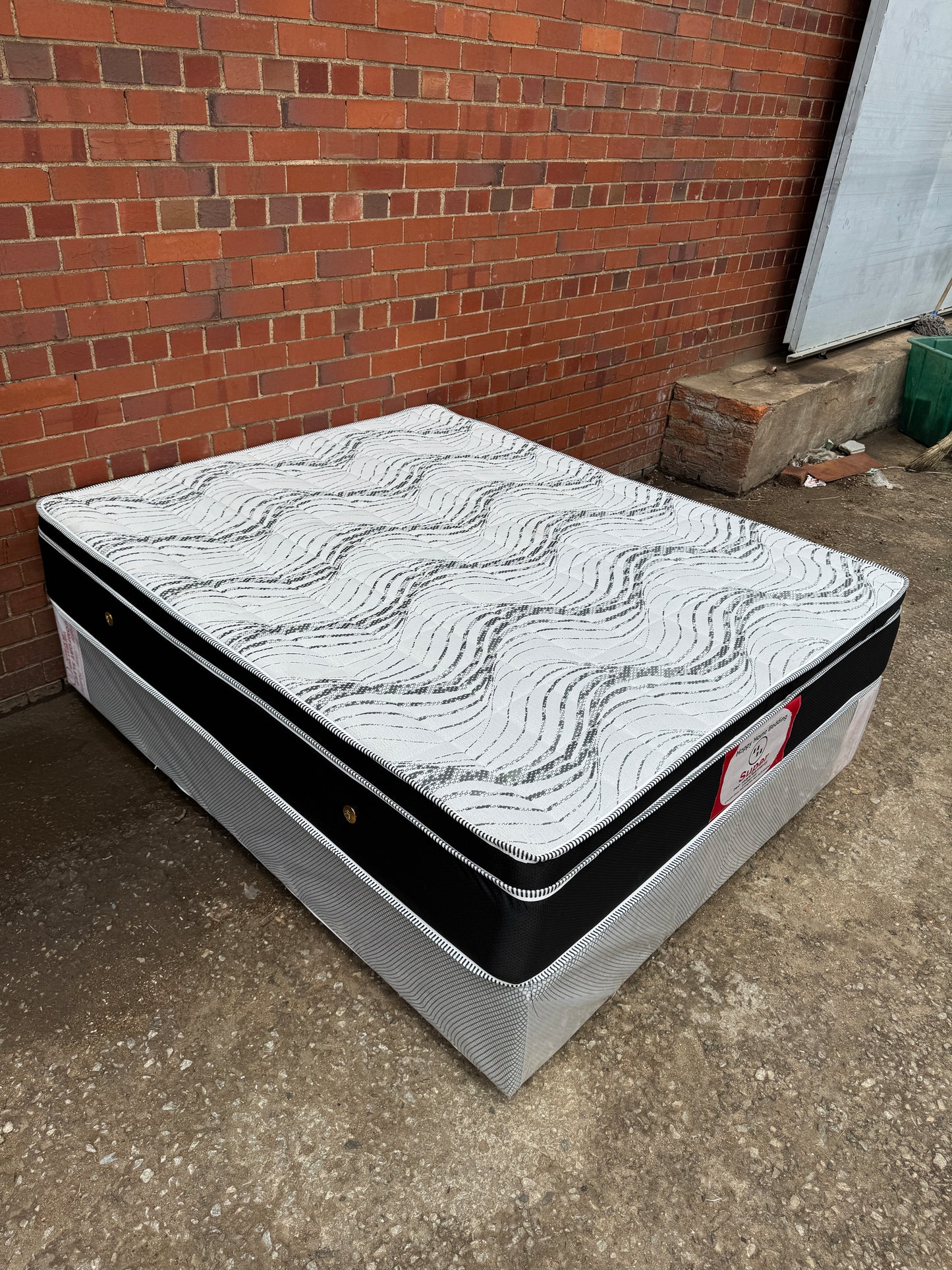 queen euro top spring  bed