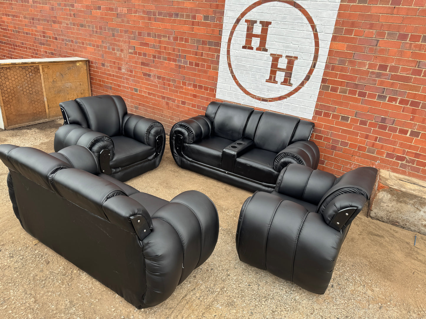 BLACK LEATHERRATE ELEPHANT  SOFA WITH CUP HOLDER