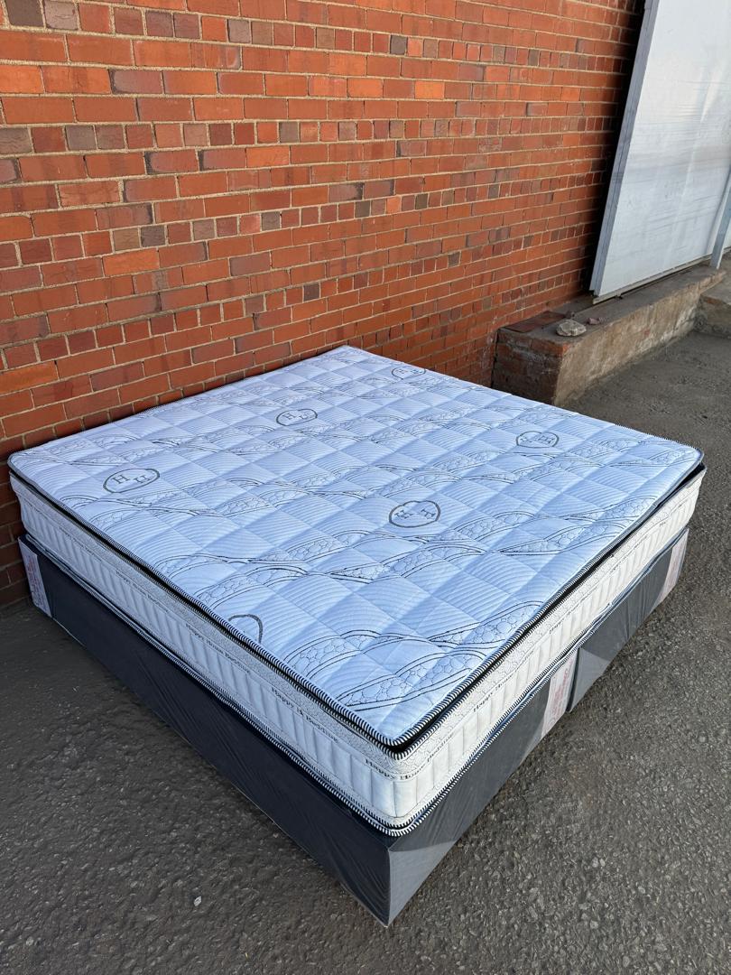 King Happy home dual pillow top spring bed